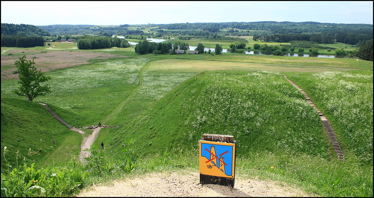 Castle hills at Kernavė — race-start region